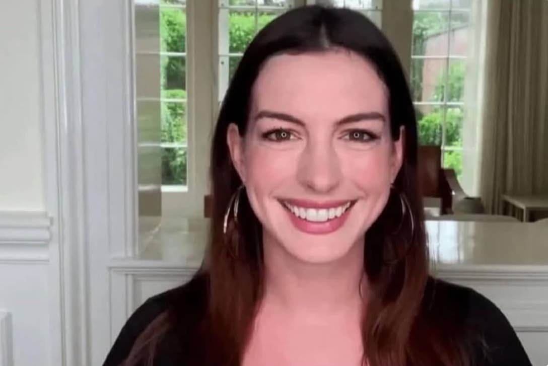 Anne Hathaway HR lady