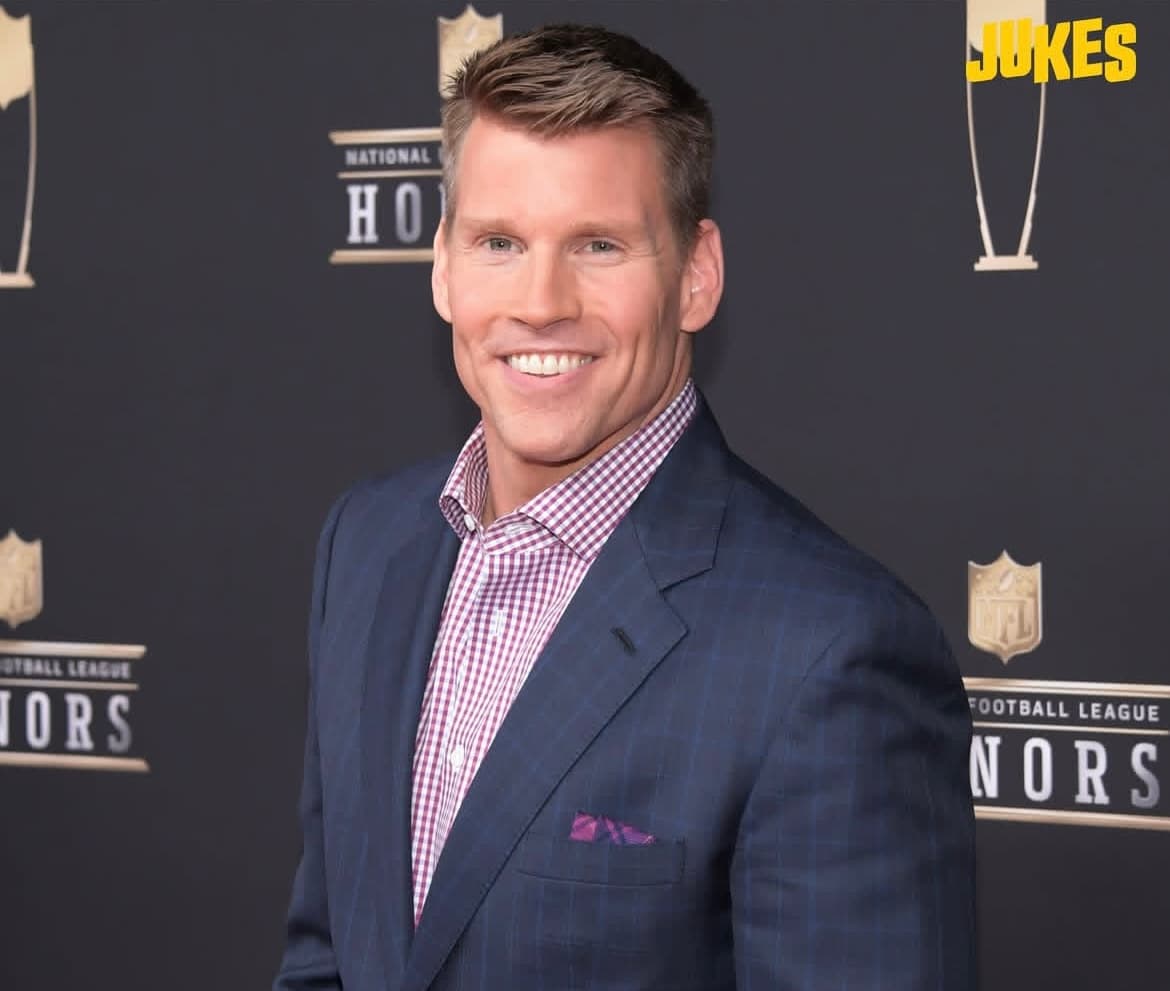 Scott Hansen smiling