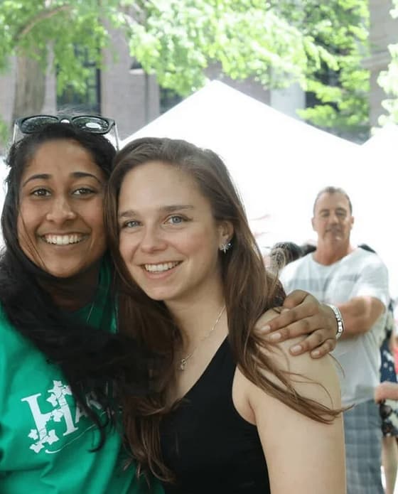 Hand on shoulder illusion