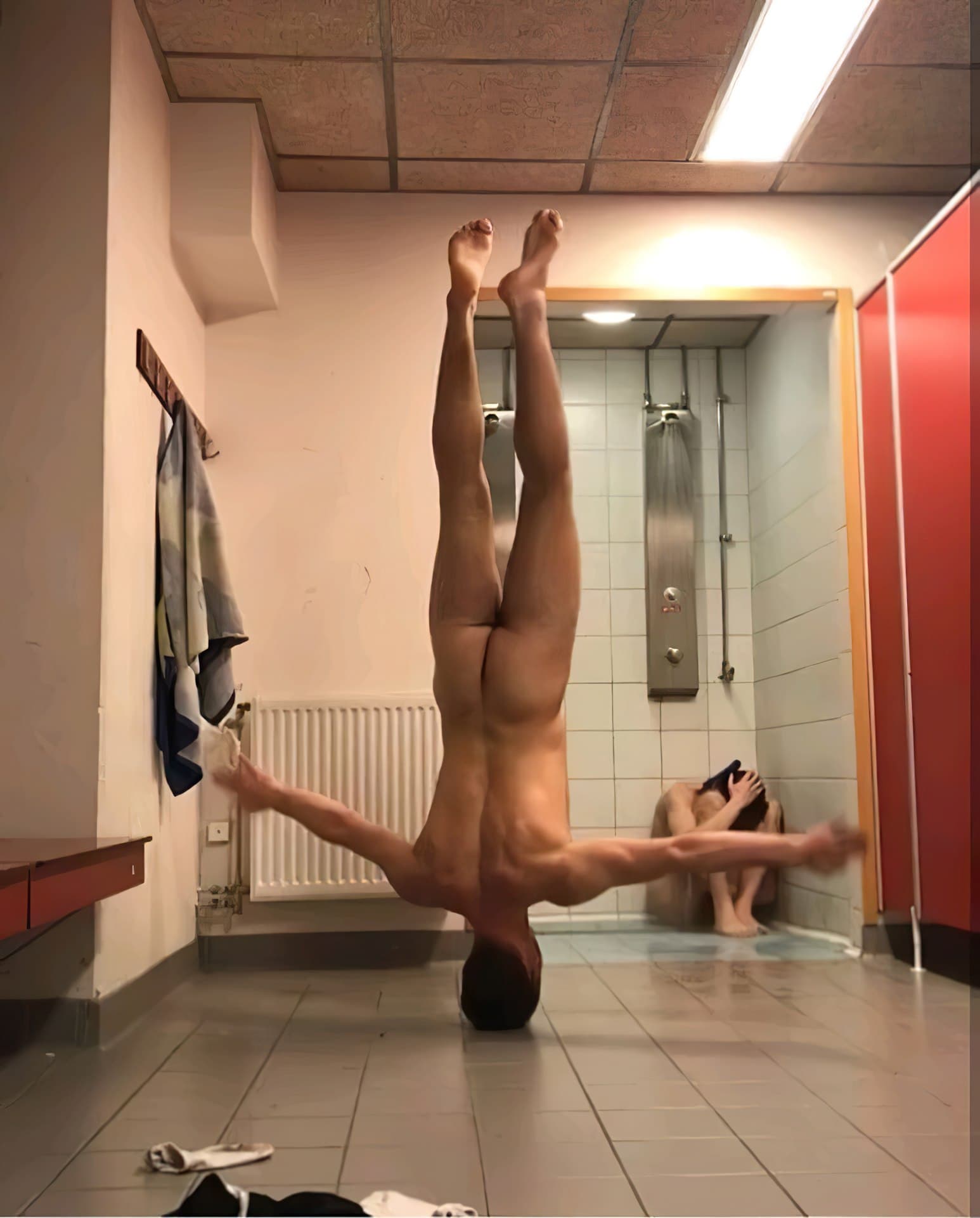 Upside down shower headstand